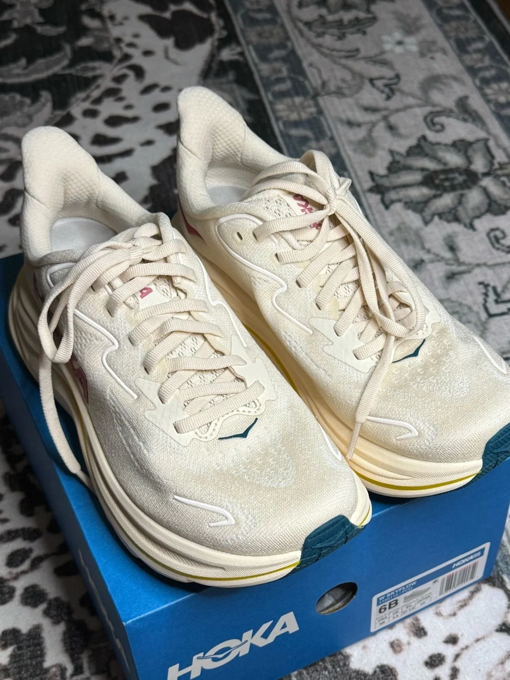 HOKA Women's Clifton 10 Running Shoes